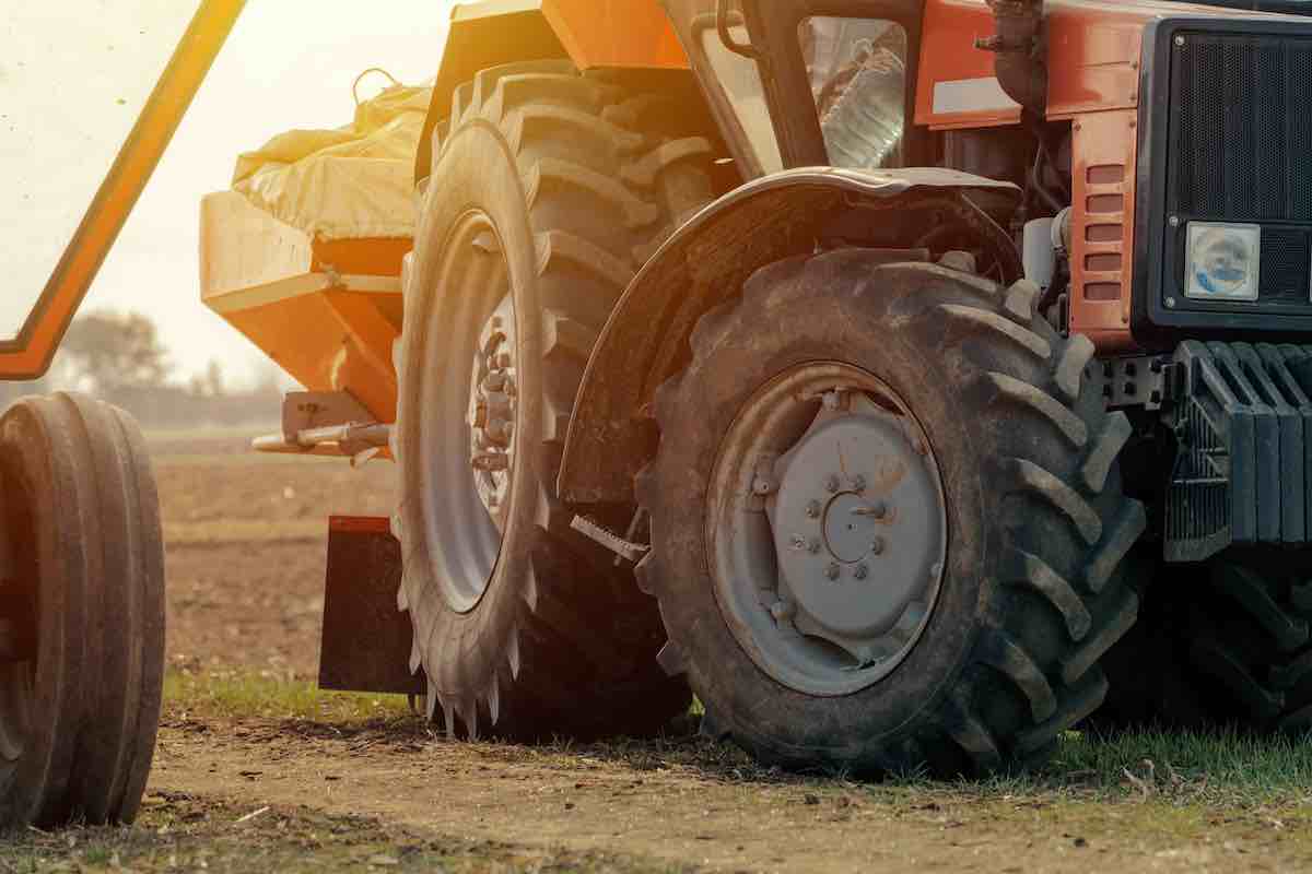 Prodotti per agricoltura e ricambi agricoli Trattori Carri